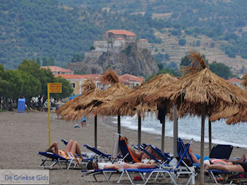 Strand Petra - Foto van https://www.grieksegids.nl/fotos/eilandlesbos/350pixels/eiland-lesbos-foto-177.jpg