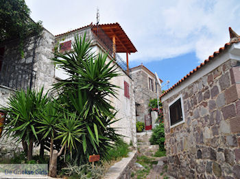 Molyvos traditionele huizen - Foto van https://www.grieksegids.nl/fotos/eilandlesbos/350pixels/eiland-lesbos-foto-213.jpg