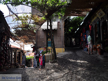 De smalle straatjes en steegjes van Molyvos foto 4 - Foto van https://www.grieksegids.nl/fotos/eilandlesbos/350pixels/eiland-lesbos-foto-224.jpg