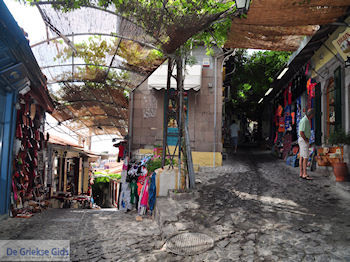 De smalle straatjes en steegjes van Molyvos foto 5 - Foto van https://www.grieksegids.nl/fotos/eilandlesbos/350pixels/eiland-lesbos-foto-225.jpg