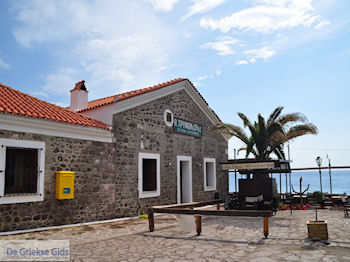 Olive Press, de oude olijf- en zeepfabriek van Molyvos - Foto van https://www.grieksegids.nl/fotos/eilandlesbos/350pixels/eiland-lesbos-foto-236.jpg