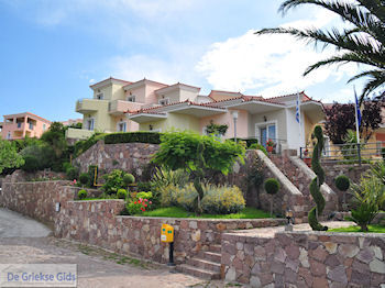 Sunrise resort in Eftalou bij Molyvos - Foto van https://www.grieksegids.nl/fotos/eilandlesbos/350pixels/eiland-lesbos-foto-240.jpg