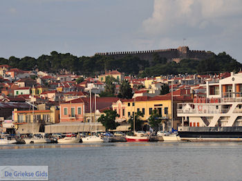 De vesting en de haven van Mytilini foto 2 - Foto van https://www.grieksegids.nl/fotos/eilandlesbos/350pixels/eiland-lesbos-foto-305.jpg