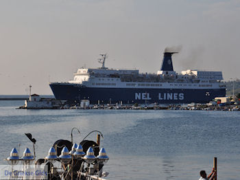 Nel Lines Theofilos in Mytilini - Foto van https://www.grieksegids.nl/fotos/eilandlesbos/350pixels/eiland-lesbos-foto-318.jpg