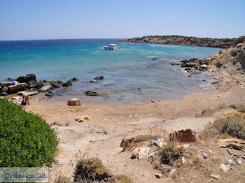 Strand Farangas Paros | Cycladen | Griekenland foto 8 - Foto van https://www.grieksegids.nl/fotos/eilandparos/350px/fotos-paros-101.jpg