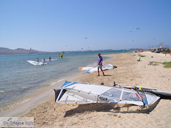 Pounta (Kitesurfen tussen Paros en Antiparos) | Griekenland foto 2 - Foto van https://www.grieksegids.nl/fotos/eilandparos/350px/fotos-paros-129.jpg