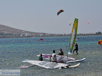 Pounta (Kitesurfen tussen Paros en Antiparos) | Griekenland foto 4 - Foto van https://www.grieksegids.nl/fotos/eilandparos/350px/fotos-paros-131.jpg