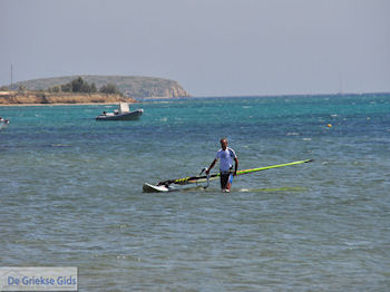Pounta (Kitesurfen tussen Paros en Antiparos) | Griekenland foto 6 - Foto van https://www.grieksegids.nl/fotos/eilandparos/350px/fotos-paros-133.jpg