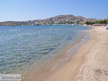 Strand Parikia Paros | Cycladen | Griekenland foto 4 - Foto van https://www.grieksegids.nl/fotos/eilandparos/350px/fotos-paros-147.jpg