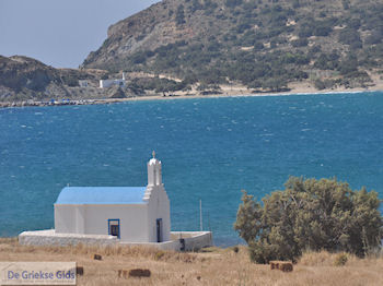 Agios Nikolaos o Ftochos kai o Plousios | Molos Paros - Foto van https://www.grieksegids.nl/fotos/eilandparos/350px/fotos-paros-179.jpg