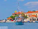 Toeristische boot aan de haven van Pythagorion - Eiland Samos - Foto van De Griekse Gids