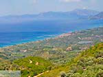 Het Marathokampos (Votsalakia) gebied met in de verte het eiland Ikaria - Eiland Samos - Foto van De Griekse Gids