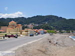 De hoofdweg langs de kust bij Karlovassi - Eiland Samos - Foto van De Griekse Gids