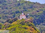 De kerk van de Heilige Maria op de top van het heuveltje in Karlovassi - Eiland Samos - Foto van De Griekse Gids