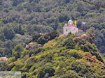 kerk van de Heilige Maria op een groenrijk heuveltje in Karlovassi - Eiland Samos - Foto van De Griekse Gids