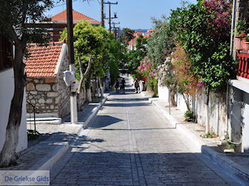 Straatje Pythagorion op Samos - Eiland Samos - Foto van https://www.grieksegids.nl/fotos/eilandsamos/350pixels/eiland-samos-foto-002.jpg