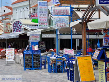 Gezellige terrasjes in Pythagorion - Eiland Samos - Foto van https://www.grieksegids.nl/fotos/eilandsamos/350pixels/eiland-samos-foto-021.jpg