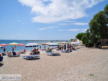 Kiezel zandstrand van Heraion (Ireon) - Eiland Samos - Foto van https://www.grieksegids.nl/fotos/eilandsamos/350pixels/eiland-samos-foto-034.jpg