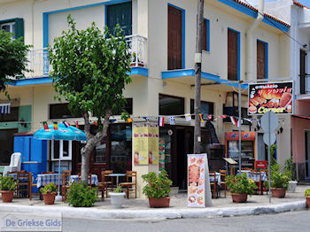 Pyta Gyros tent Heraion (Ireon) - Eiland Samos - Foto van https://www.grieksegids.nl/fotos/eilandsamos/350pixels/eiland-samos-foto-043.jpg