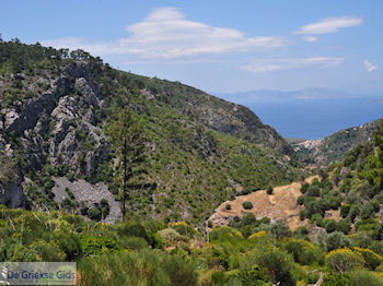 We naderen Karlovassi - Eiland Samos - Foto van https://www.grieksegids.nl/fotos/eilandsamos/350pixels/eiland-samos-foto-050.jpg