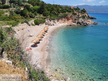 Het lijkt wel een privestrand (Kampos - Votsalakia) - Eiland Samos - Foto van https://www.grieksegids.nl/fotos/eilandsamos/350pixels/eiland-samos-foto-057.jpg