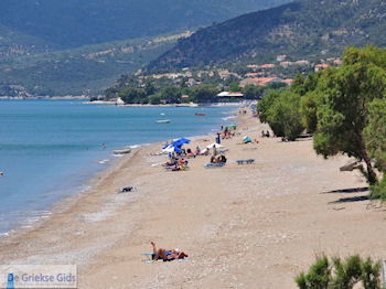 Het zand- kiezelstrand van Kampos (Votsalakia) - Eiland Samos - Foto van https://www.grieksegids.nl/fotos/eilandsamos/350pixels/eiland-samos-foto-060.jpg