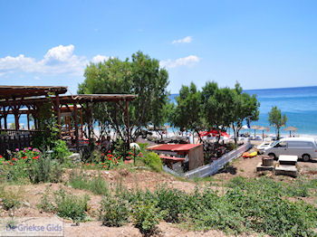 Taverna aan het strand van Votsalakia (Kampos) - Eiland Samos - Foto van https://www.grieksegids.nl/fotos/eilandsamos/350pixels/eiland-samos-foto-069.jpg