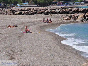Een van de kiezelstranden van Karlovassi - Eiland Samos - Foto van https://www.grieksegids.nl/fotos/eilandsamos/350pixels/eiland-samos-foto-077.jpg