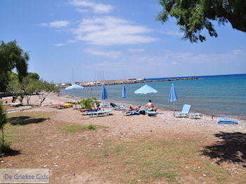 Strand Karlovassi aan de jachthaven - Eiland Samos - Foto van https://www.grieksegids.nl/fotos/eilandsamos/350pixels/eiland-samos-foto-080.jpg