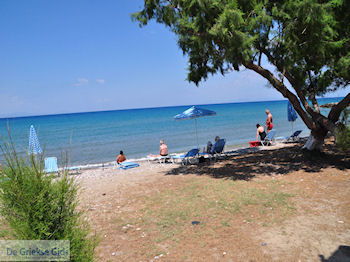 Nog een zand- kiezelstrand in Karlovassi - Eiland Samos - Foto van https://www.grieksegids.nl/fotos/eilandsamos/350pixels/eiland-samos-foto-082.jpg