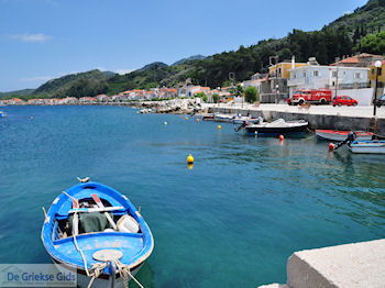 Het kleine haventje van Agios Konstandinos - Eiland Samos - Foto van https://www.grieksegids.nl/fotos/eilandsamos/350pixels/eiland-samos-foto-092.jpg