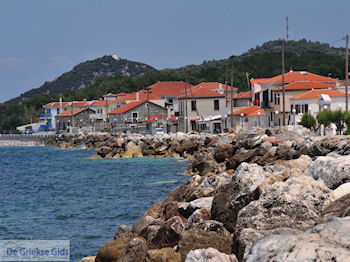 De kustplaats Agios Konstandinos - Eiland Samos - Foto van https://www.grieksegids.nl/fotos/eilandsamos/350pixels/eiland-samos-foto-094.jpg