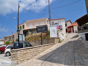 Geplaveide weg Manolates - Eiland Samos - Foto van https://www.grieksegids.nl/fotos/eilandsamos/350pixels/eiland-samos-foto-104.jpg