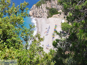 Strand Tsambou tussen Agios Konstandinos en Kokkari - Eiland Samos - Foto van https://www.grieksegids.nl/fotos/eilandsamos/350pixels/eiland-samos-foto-109.jpg