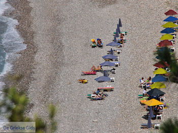 Tsambou kiezelstrand tussen Agios Konstandinos en Kokkari - Eiland Samos - Foto van https://www.grieksegids.nl/fotos/eilandsamos/350pixels/eiland-samos-foto-111.jpg