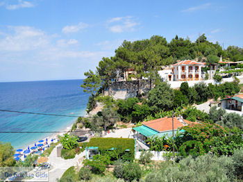 Gezellig Lemonakia beach bij Kokkari - Eiland Samos - Foto van https://www.grieksegids.nl/fotos/eilandsamos/350pixels/eiland-samos-foto-129.jpg