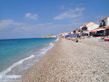 Kiezelstrand Kokkari - Eiland Samos - Foto van https://www.grieksegids.nl/fotos/eilandsamos/350pixels/eiland-samos-foto-135.jpg