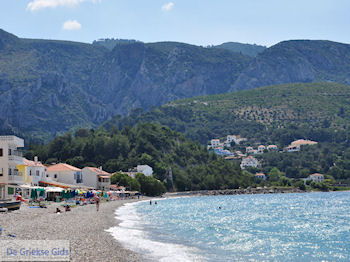 Strand, zee, bergen Kokkari - Eiland Samos - Foto van https://www.grieksegids.nl/fotos/eilandsamos/350pixels/eiland-samos-foto-138.jpg