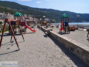 Speeltuin in Samos stad - Eiland Samos - Foto van https://www.grieksegids.nl/fotos/eilandsamos/350pixels/eiland-samos-foto-143.jpg