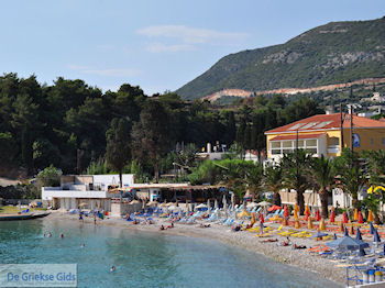 Gangou kiezelstrand Samos stad - Eiland Samos - Foto van https://www.grieksegids.nl/fotos/eilandsamos/350pixels/eiland-samos-foto-166.jpg