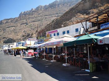 Haven Athinios Santorini (Thira) - Foto 7 - Foto van https://www.grieksegids.nl/fotos/eilandsantorini/350pixels/athinios-santorini-007.jpg