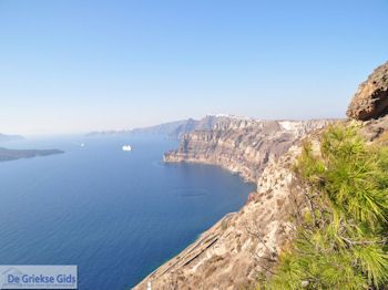 Haven Athinios Santorini (Thira) - Foto 10 - Foto van https://www.grieksegids.nl/fotos/eilandsantorini/350pixels/athinios-santorini-010.jpg