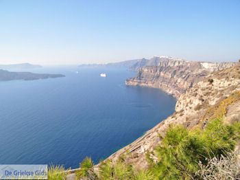 Haven Athinios Santorini (Thira) - Foto 11 - Foto van https://www.grieksegids.nl/fotos/eilandsantorini/350pixels/athinios-santorini-011.jpg