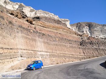 Haven Athinios Santorini (Thira) - Foto 12 - Foto van https://www.grieksegids.nl/fotos/eilandsantorini/350pixels/athinios-santorini-012.jpg