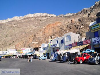 Haven Athinios Santorini (Thira) - Foto 13 - Foto van https://www.grieksegids.nl/fotos/eilandsantorini/350pixels/athinios-santorini-013.jpg