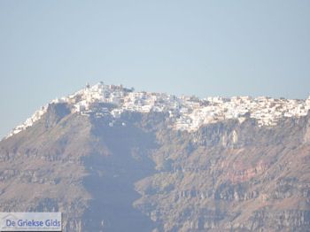 Haven Athinios Santorini (Thira) - Foto 29 - Foto van https://www.grieksegids.nl/fotos/eilandsantorini/350pixels/athinios-santorini-029.jpg