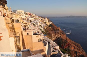 Fira (Thira) Santorini | Cycladen Griekenland 3 - Foto van https://www.grieksegids.nl/fotos/eilandsantorini/mid/santorini-grieksegids-003.jpg