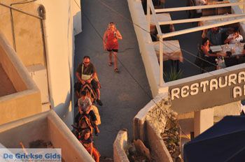 Fira (Thira) Santorini | Cycladen Griekenland 4 - Foto van https://www.grieksegids.nl/fotos/eilandsantorini/mid/santorini-grieksegids-004.jpg