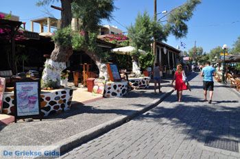 Kamari Santorini | Cycladen Griekenland 5 - Foto van https://www.grieksegids.nl/fotos/eilandsantorini/mid/santorini-grieksegids-163.jpg