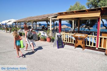 Kamari Santorini | Cycladen Griekenland 9 - Foto van https://www.grieksegids.nl/fotos/eilandsantorini/mid/santorini-grieksegids-167.jpg